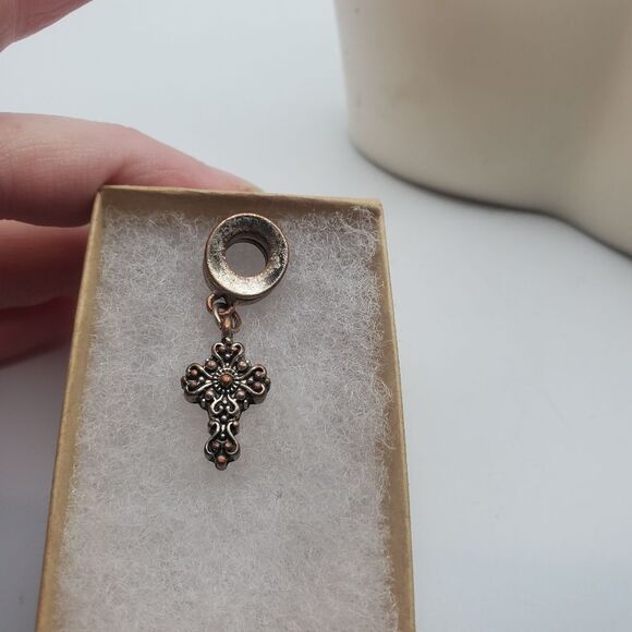 Sterling silver cross charm - Picture 1 of 2